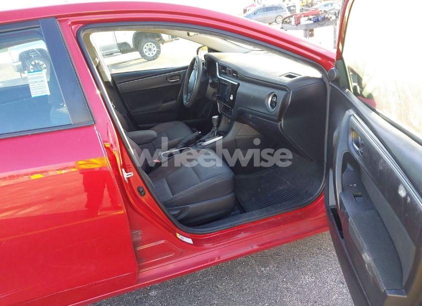 Photo 5 of 2019 Toyota Corolla LE (VIN 2T1BURHE2KC199630)