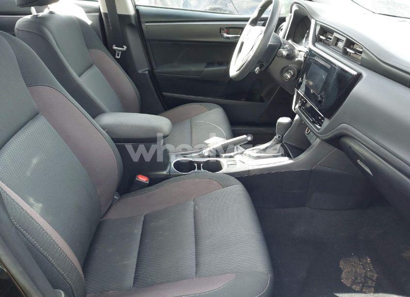 Photo 5 of 2019 Toyota Corolla LE (VIN 2T1BURHE2KC202994)