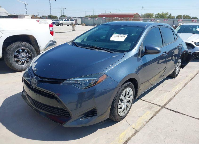 Photo 2 of 2019 Toyota Corolla LE (VIN 2T1BURHE2KC206690)