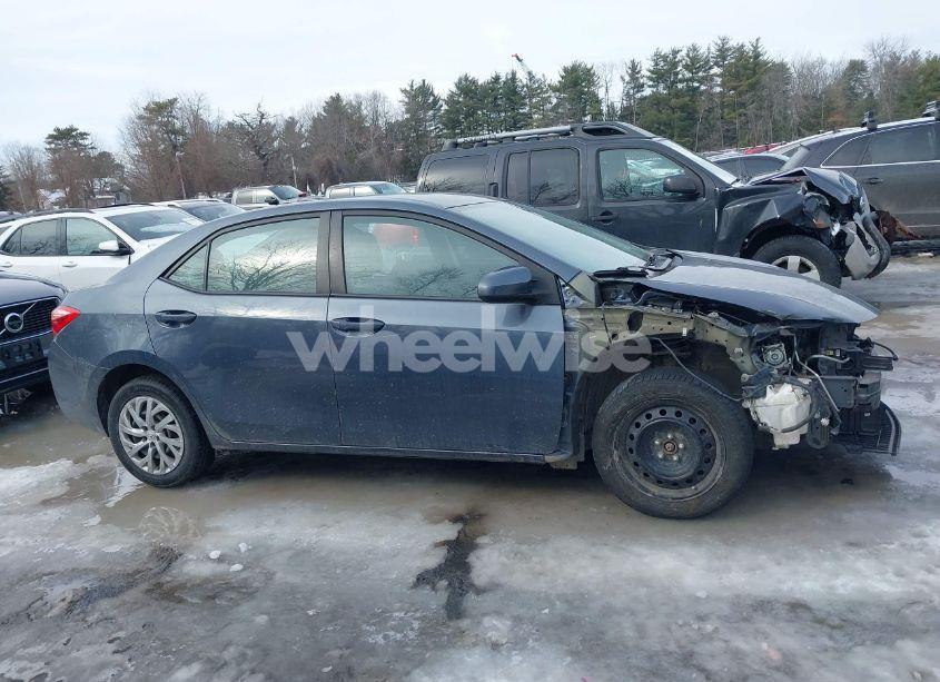 Photo 13 of 2019 Toyota Corolla LE (VIN 2T1BURHE2KC206835)
