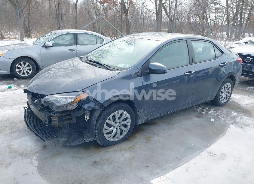 Photo 2 of 2019 Toyota Corolla LE (VIN 2T1BURHE2KC206835)