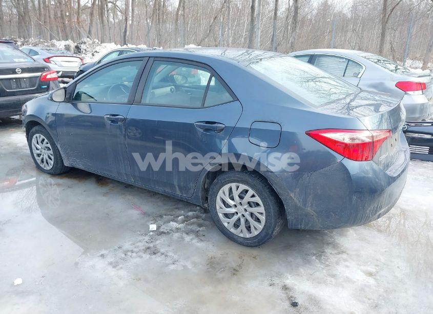 Photo 3 of 2019 Toyota Corolla LE (VIN 2T1BURHE2KC206835)