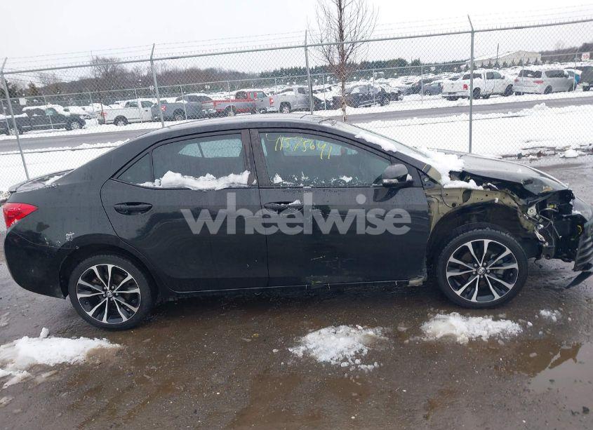 Photo 13 of 2019 Toyota Corolla SE (VIN 2T1BURHE2KC225059)