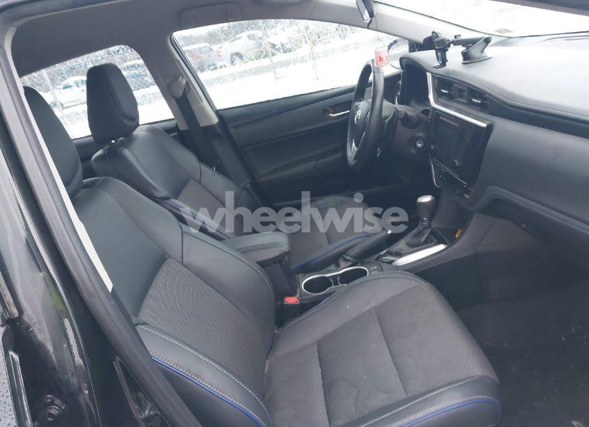 Photo 5 of 2019 Toyota Corolla SE (VIN 2T1BURHE2KC225059)