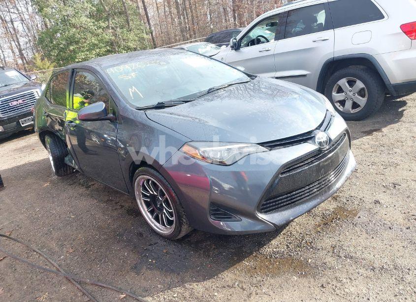 2019 Toyota Corolla LE (VIN 2T1BURHE2KC240726) main photo