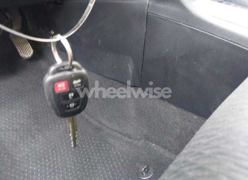 Photo 11 of 2019 Toyota Corolla LE (VIN 2T1BURHE2KC240726)