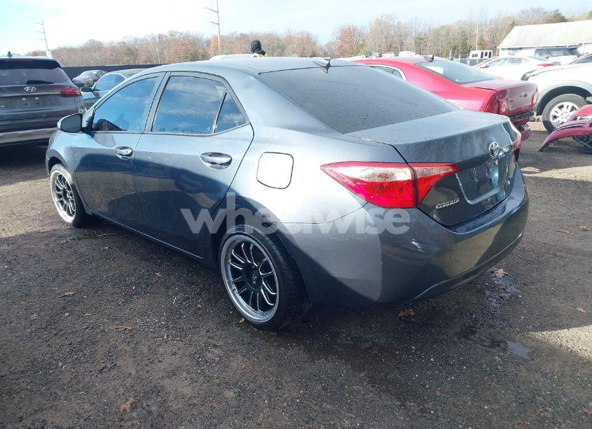 Photo 3 of 2019 Toyota Corolla LE (VIN 2T1BURHE2KC240726)