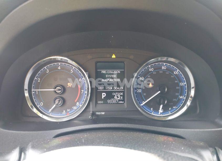 Photo 7 of 2019 Toyota Corolla LE (VIN 2T1BURHE2KC240726)