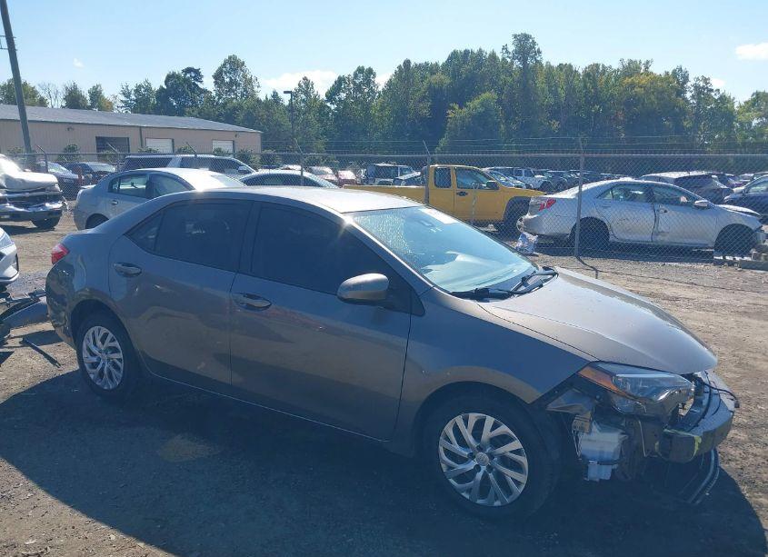 2019 Toyota Corolla LE (VIN 2T1BURHE2KC241858) main photo
