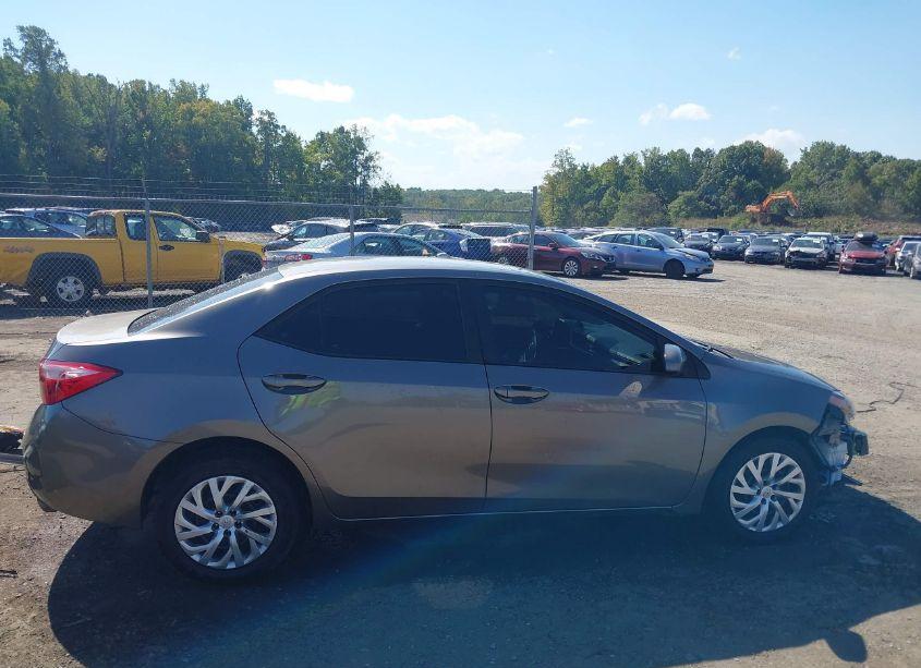 Photo 14 of 2019 Toyota Corolla LE (VIN 2T1BURHE2KC241858)