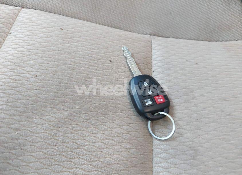 Photo 11 of 2014 Toyota Corolla LE (VIN 2T1BURHE3EC206038)