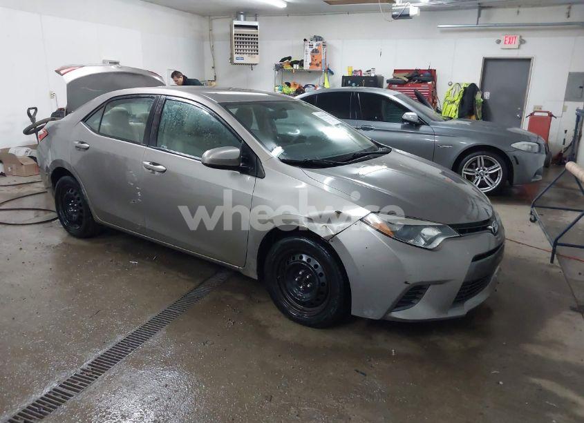 2015 Toyota Corolla LE (VIN 2T1BURHE3FC256780) main photo