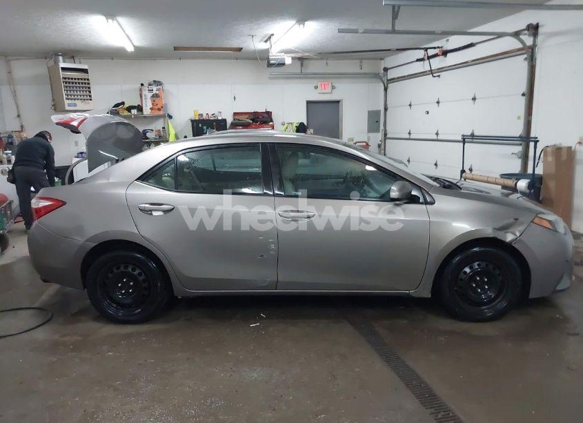 Photo 13 of 2015 Toyota Corolla LE (VIN 2T1BURHE3FC256780)