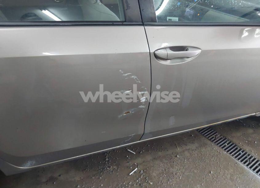 Photo 18 of 2015 Toyota Corolla LE (VIN 2T1BURHE3FC256780)