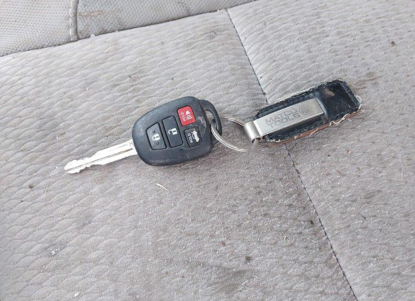 Photo 11 of 2015 Toyota Corolla LE (VIN 2T1BURHE3FC408427)