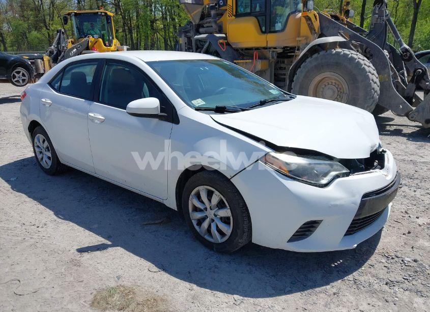 2015 Toyota Corolla LE (VIN 2T1BURHE3FC417824) main photo