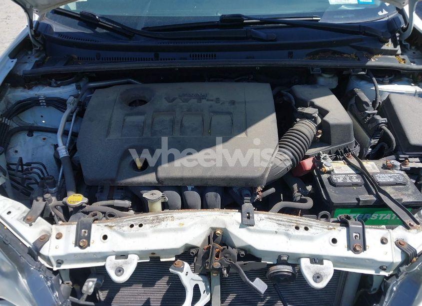 Photo 10 of 2015 Toyota Corolla LE (VIN 2T1BURHE3FC417824)