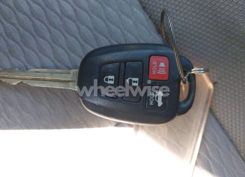 Photo 11 of 2015 Toyota Corolla LE (VIN 2T1BURHE3FC417824)