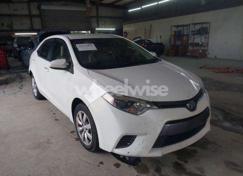 2015 Toyota Corolla LE (VIN 2T1BURHE3FC462035) main photo