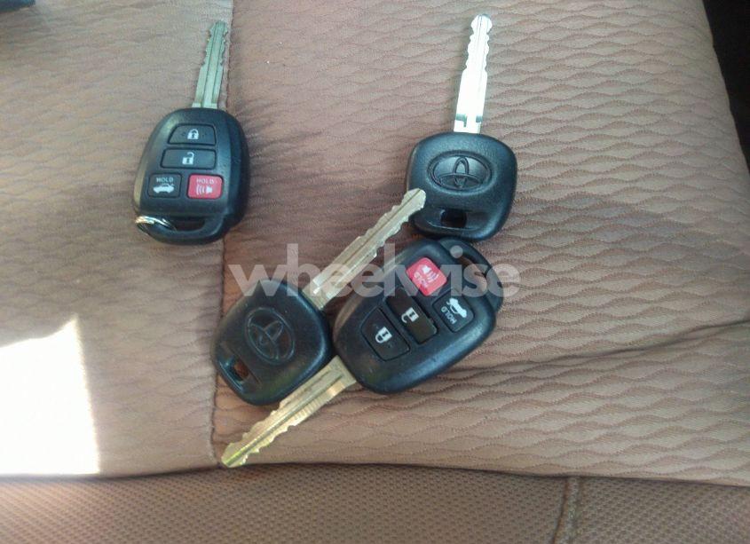 Photo 11 of 2016 Toyota Corolla LE (VIN 2T1BURHE3GC493206)