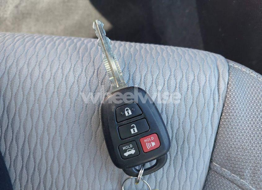 Photo 11 of 2016 Toyota Corolla LE (VIN 2T1BURHE3GC621699)