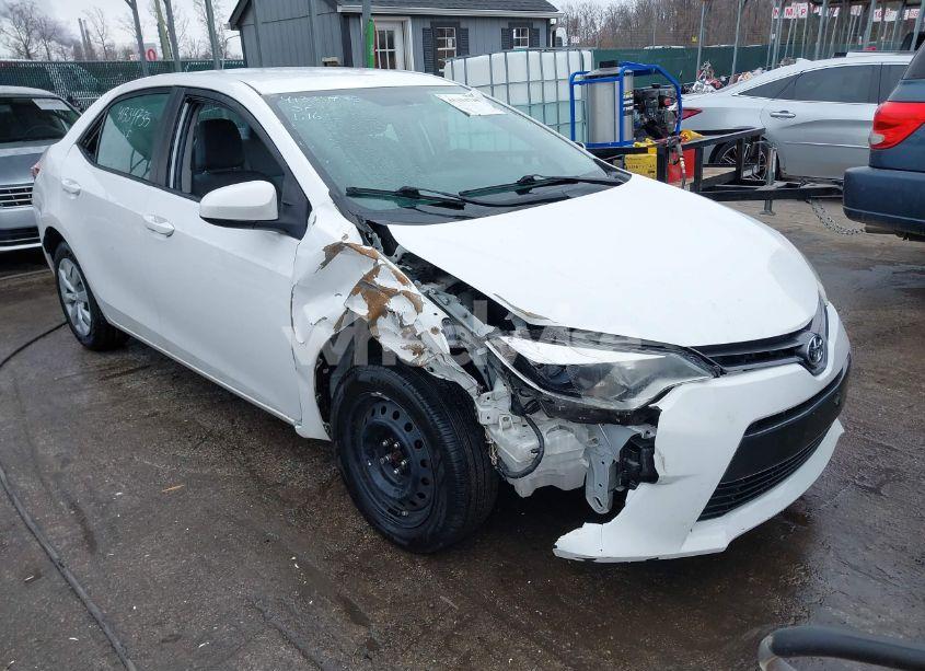 2016 Toyota Corolla LE (VIN 2T1BURHE3GC651950) main photo