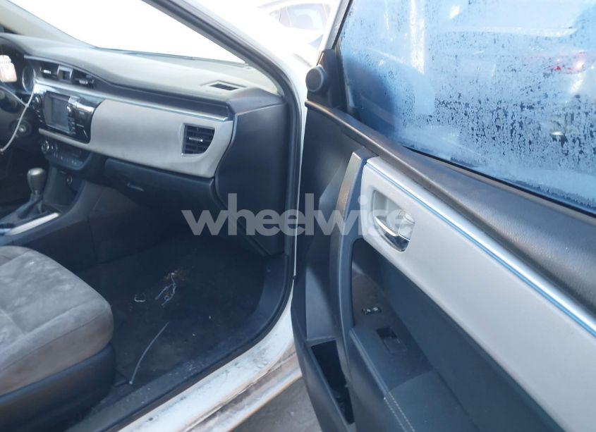 Photo 5 of 2016 Toyota Corolla LE (VIN 2T1BURHE3GC668666)