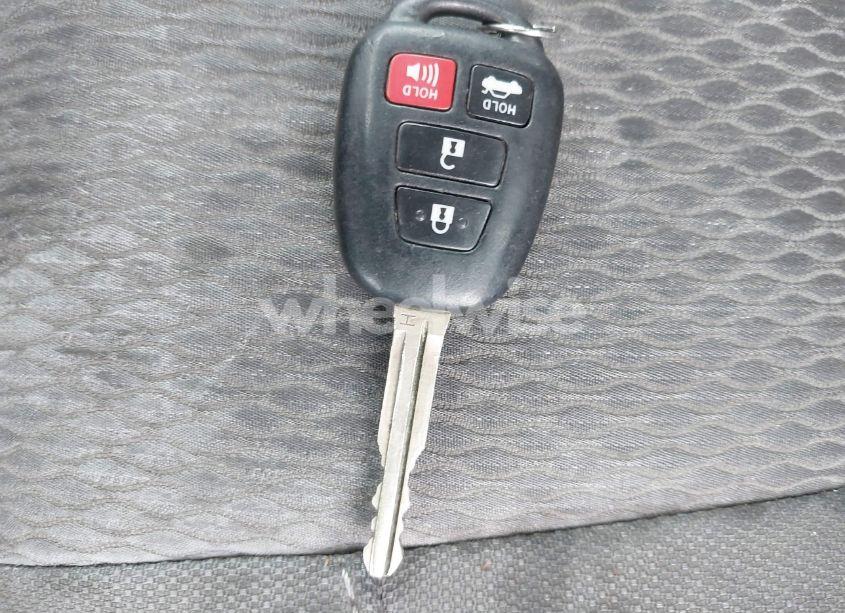 Photo 11 of 2016 Toyota Corolla LE (VIN 2T1BURHE3GC669297)