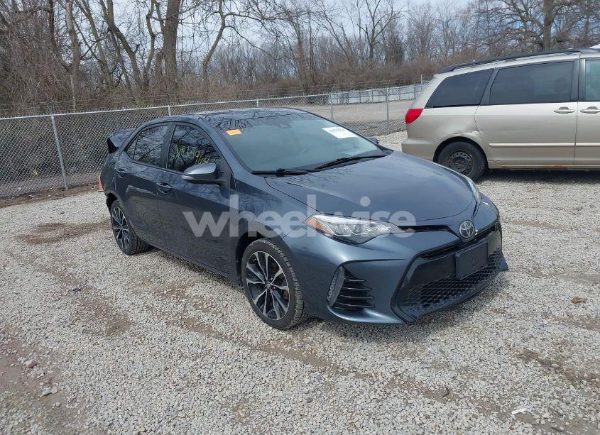 2017 Toyota Corolla SE (VIN 2T1BURHE3HC755534) main photo