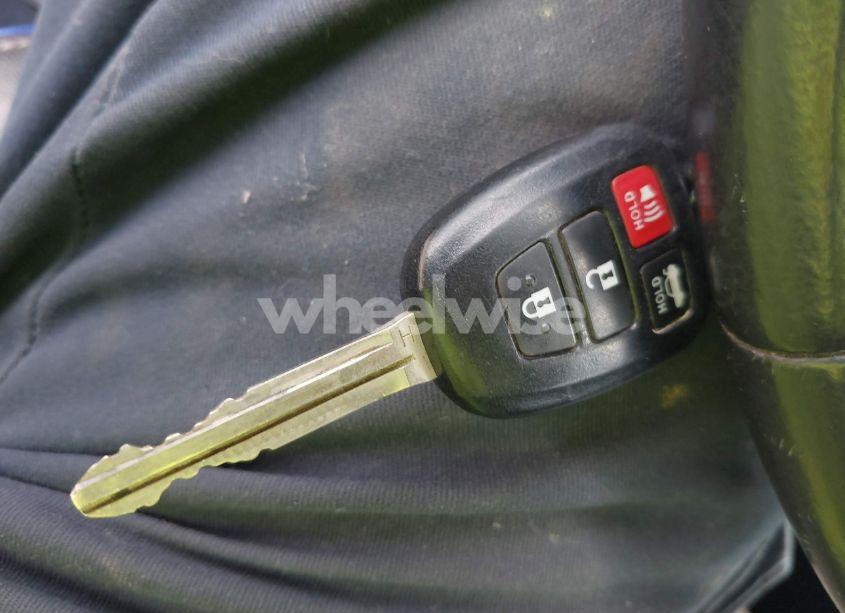 Photo 11 of 2017 Toyota Corolla SE (VIN 2T1BURHE3HC755534)