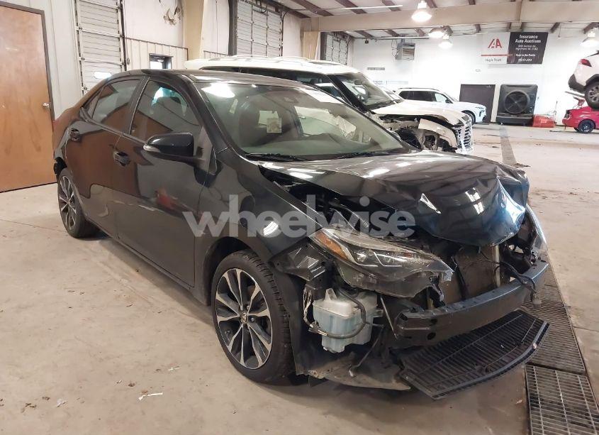 2017 Toyota Corolla SE (VIN 2T1BURHE3HC755579) main photo