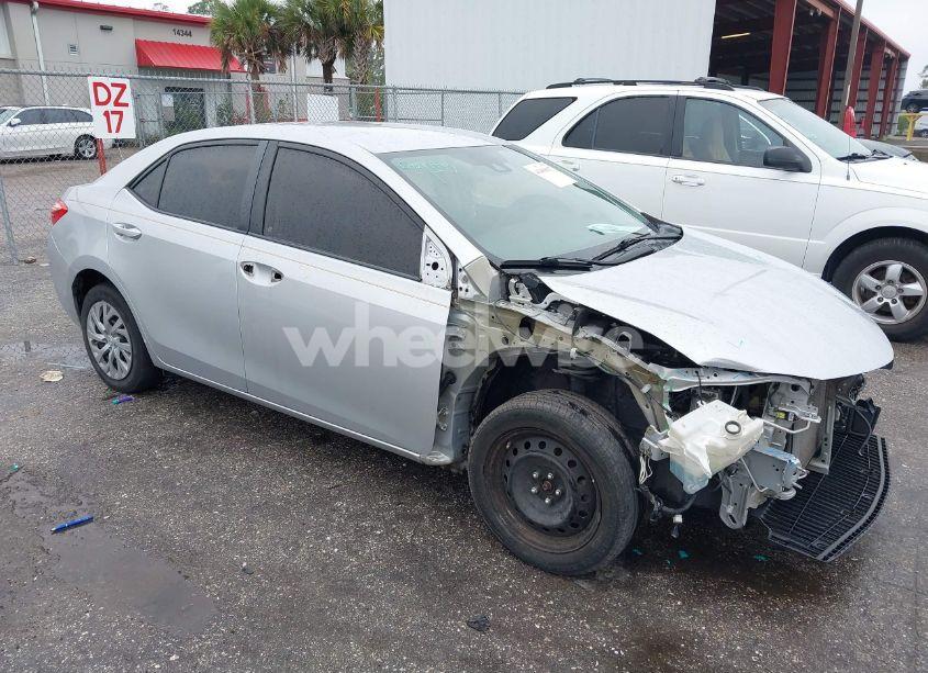 2017 Toyota Corolla LE (VIN 2T1BURHE3HC763634) main photo