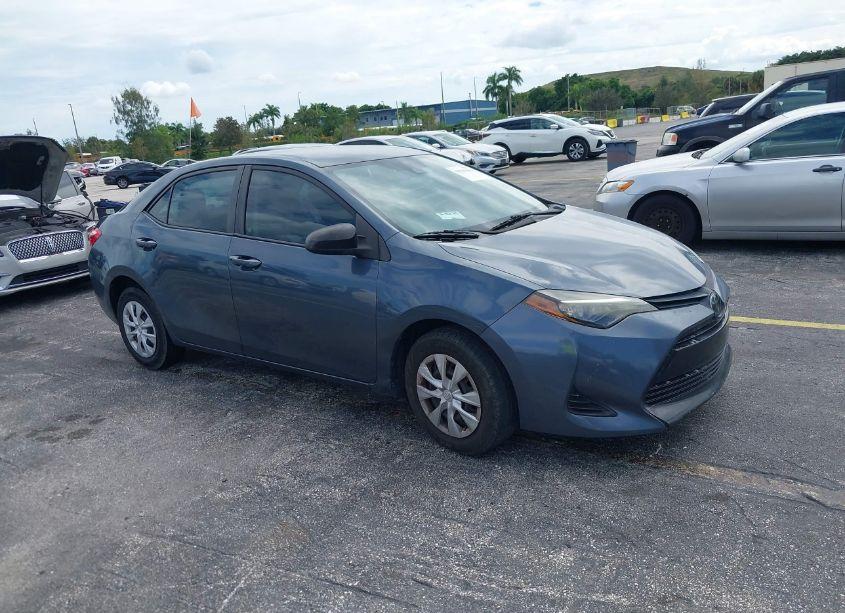 2017 Toyota Corolla L (VIN 2T1BURHE3HC776318) main photo