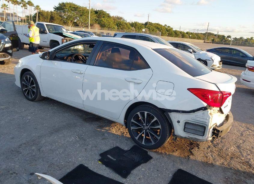 Photo 3 of 2017 Toyota Corolla SE (VIN 2T1BURHE3HC819135)