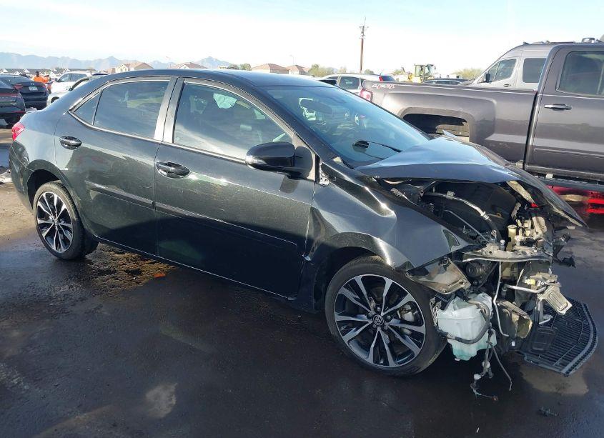 2017 Toyota Corolla SE (VIN 2T1BURHE3HC848215) main photo