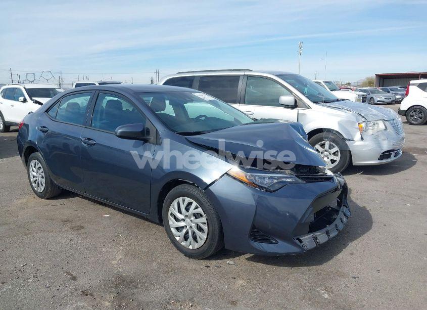 2017 Toyota Corolla LE (VIN 2T1BURHE3HC869842) main photo