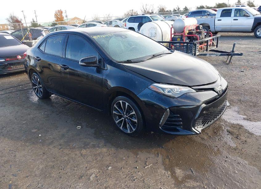2017 Toyota Corolla SE (VIN 2T1BURHE3HC895115) main photo