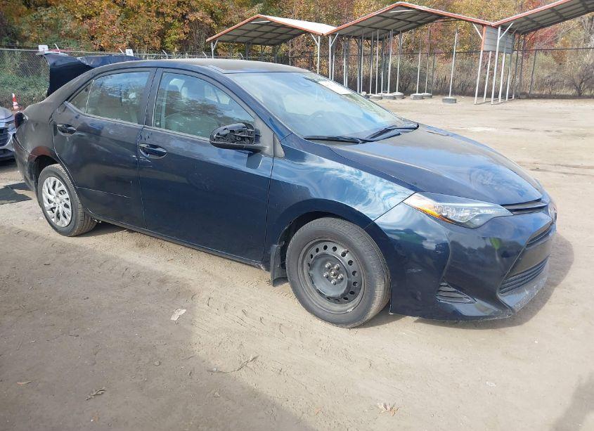 2017 Toyota Corolla LE (VIN 2T1BURHE3HC909577) main photo