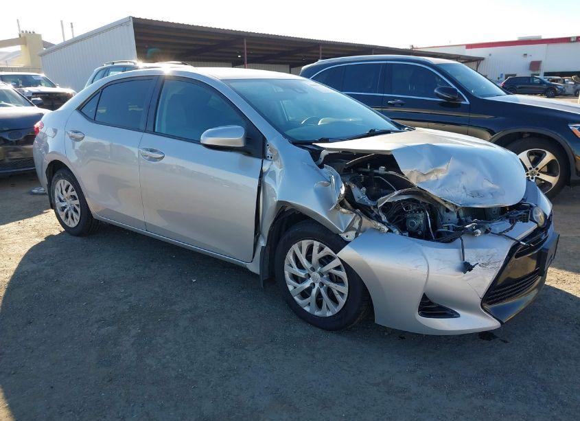2017 Toyota Corolla LE (VIN 2T1BURHE3HC935578) main photo