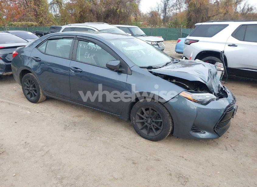 2017 Toyota Corolla LE (VIN 2T1BURHE3HC938125) main photo