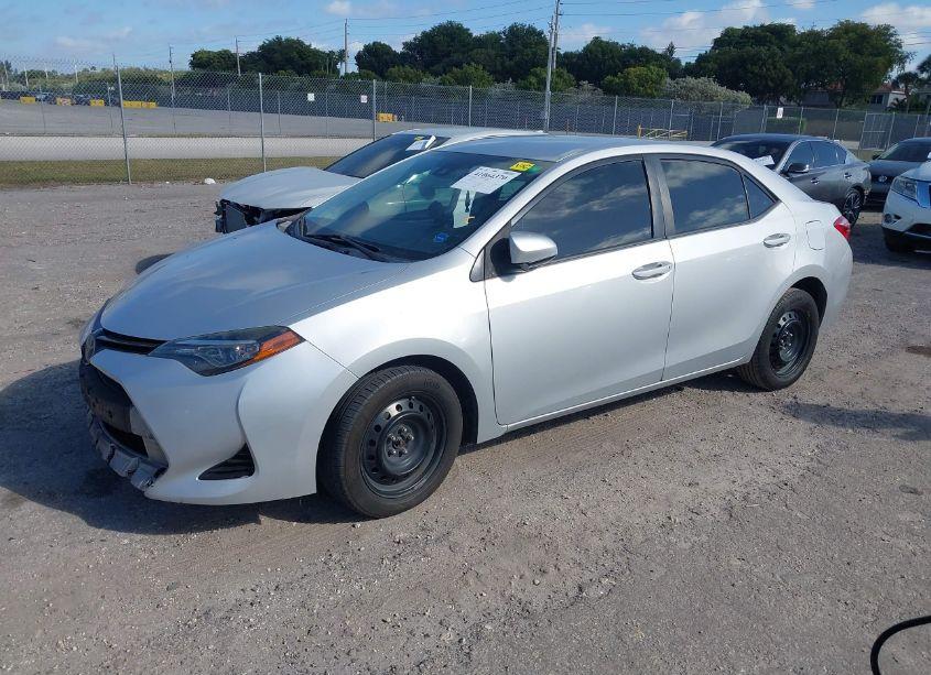 Photo 2 of 2017 Toyota Corolla LE (VIN 2T1BURHE3HC941901)