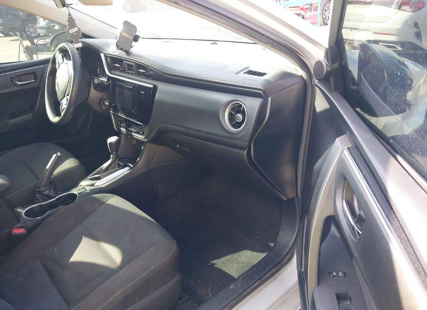 Photo 5 of 2017 Toyota Corolla LE (VIN 2T1BURHE3HC941901)