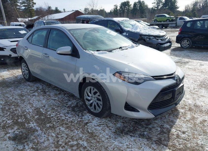 2017 Toyota Corolla LE (VIN 2T1BURHE3HC943907) main photo
