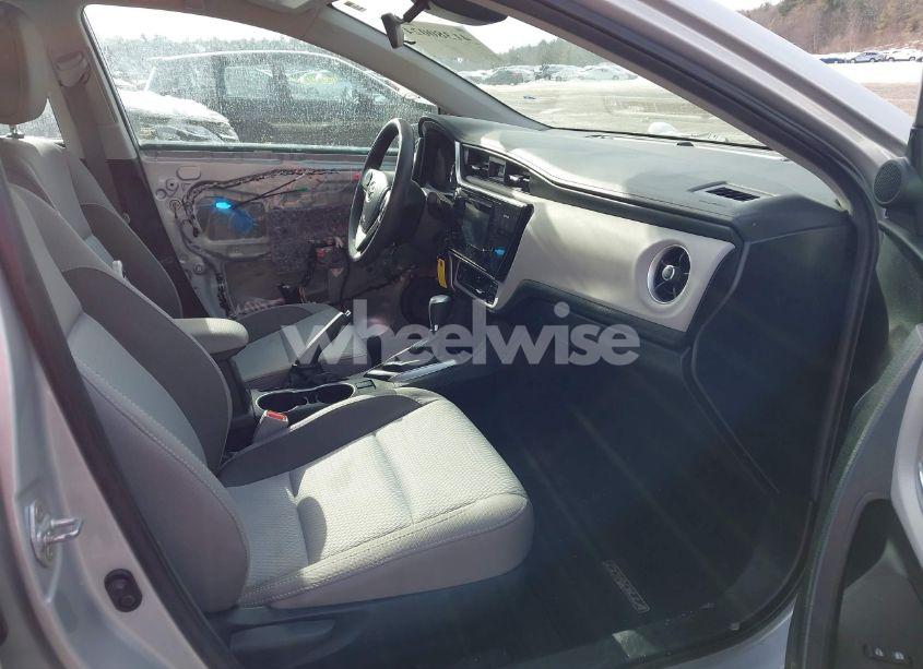 Photo 5 of 2017 Toyota Corolla LE (VIN 2T1BURHE3HC943907)