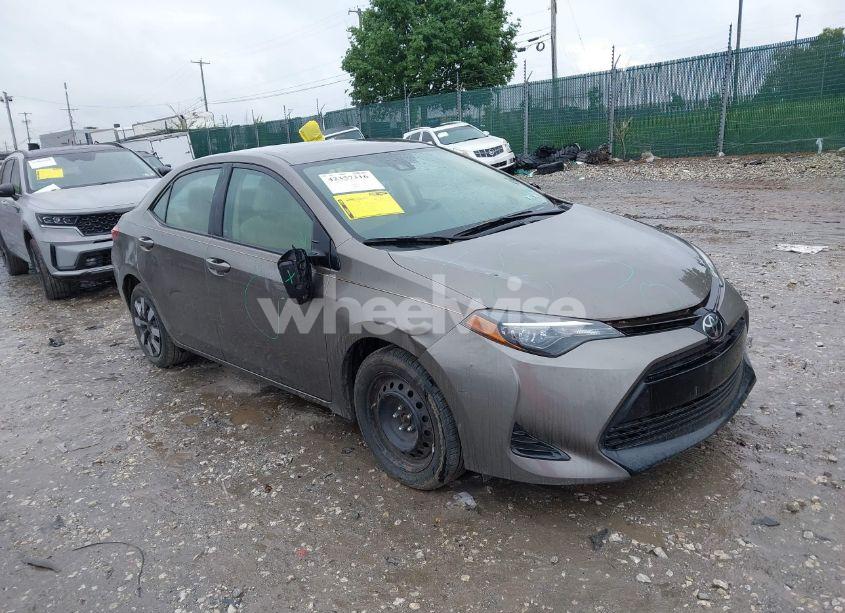 2018 Toyota Corolla LE (VIN 2T1BURHE3JC002107) main photo