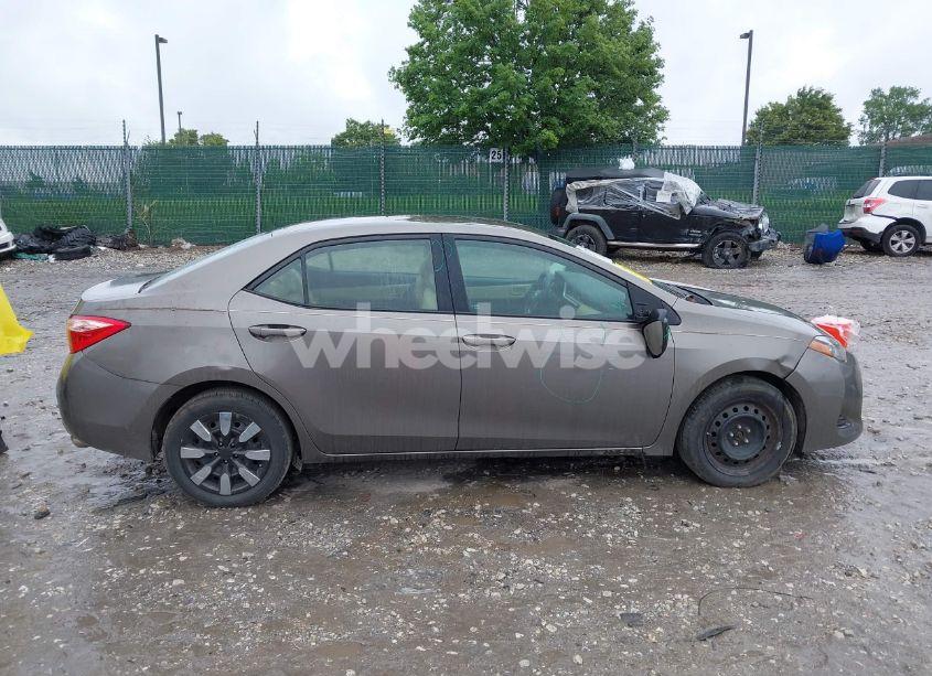 Photo 13 of 2018 Toyota Corolla LE (VIN 2T1BURHE3JC002107)