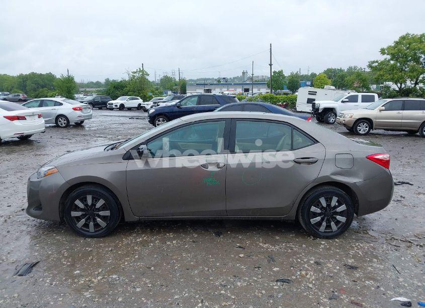 Photo 14 of 2018 Toyota Corolla LE (VIN 2T1BURHE3JC002107)