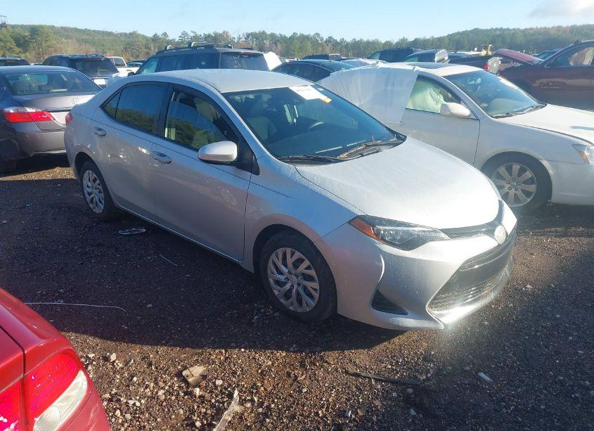 2018 Toyota Corolla LE (VIN 2T1BURHE3JC002415) main photo