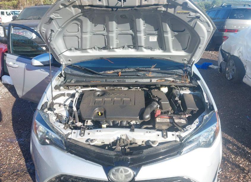 Photo 10 of 2018 Toyota Corolla LE (VIN 2T1BURHE3JC002415)