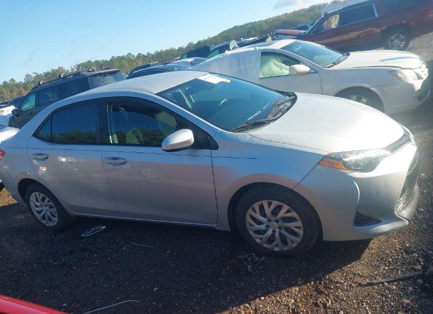 Photo 13 of 2018 Toyota Corolla LE (VIN 2T1BURHE3JC002415)